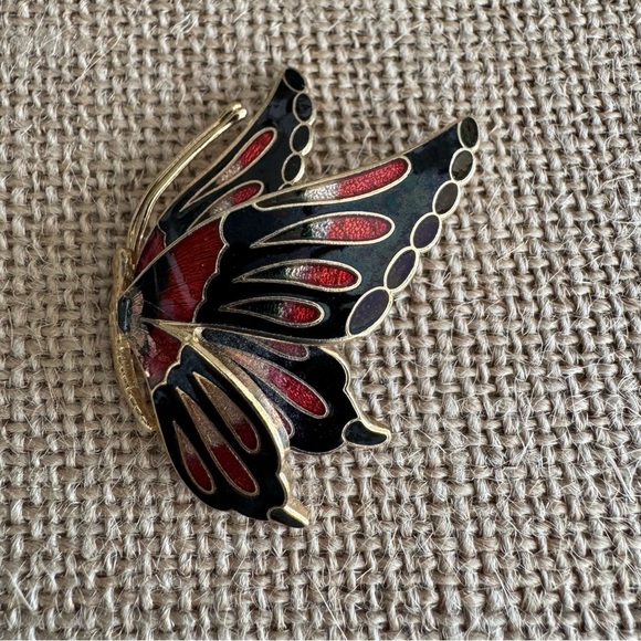 Jewelry - Elegant Butterfly Brooch